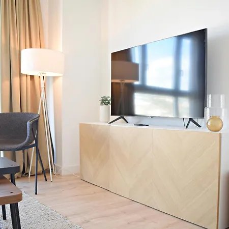 Апартаменты Urban Sky Luxury Flat With Amazing Views In